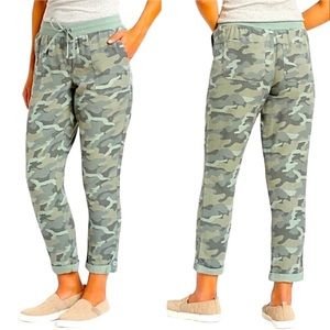 Maurices Women’s Weekender Camo Pant Size 4